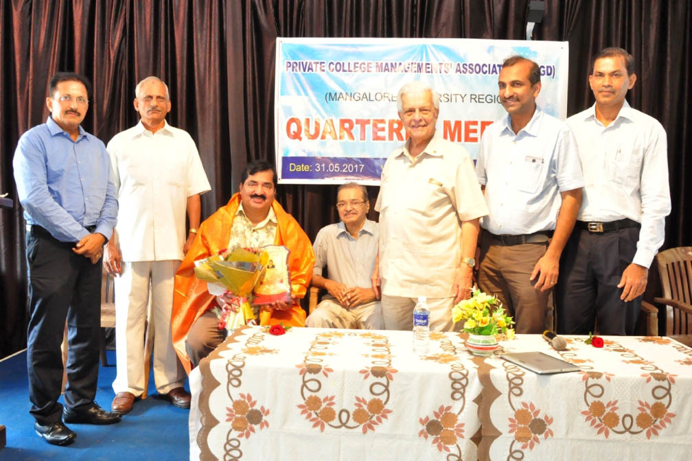 ಡಾ.ಮೋಹನ್ ಆಳ್ವರಿಗೆ ಅಭಿನಂದನೆ